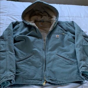 Women’s Carhartt winter coat. Like new condition.
